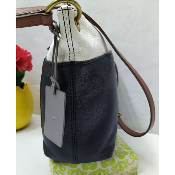 Fossil Colorblock Black White Pebbled Leather Zipper Closure Crossbody Bag - Picture 4 of 16